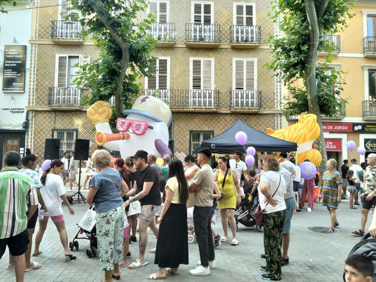 Tendetes Fest convierte Dénia en una fiesta de actuaciones y descuentos