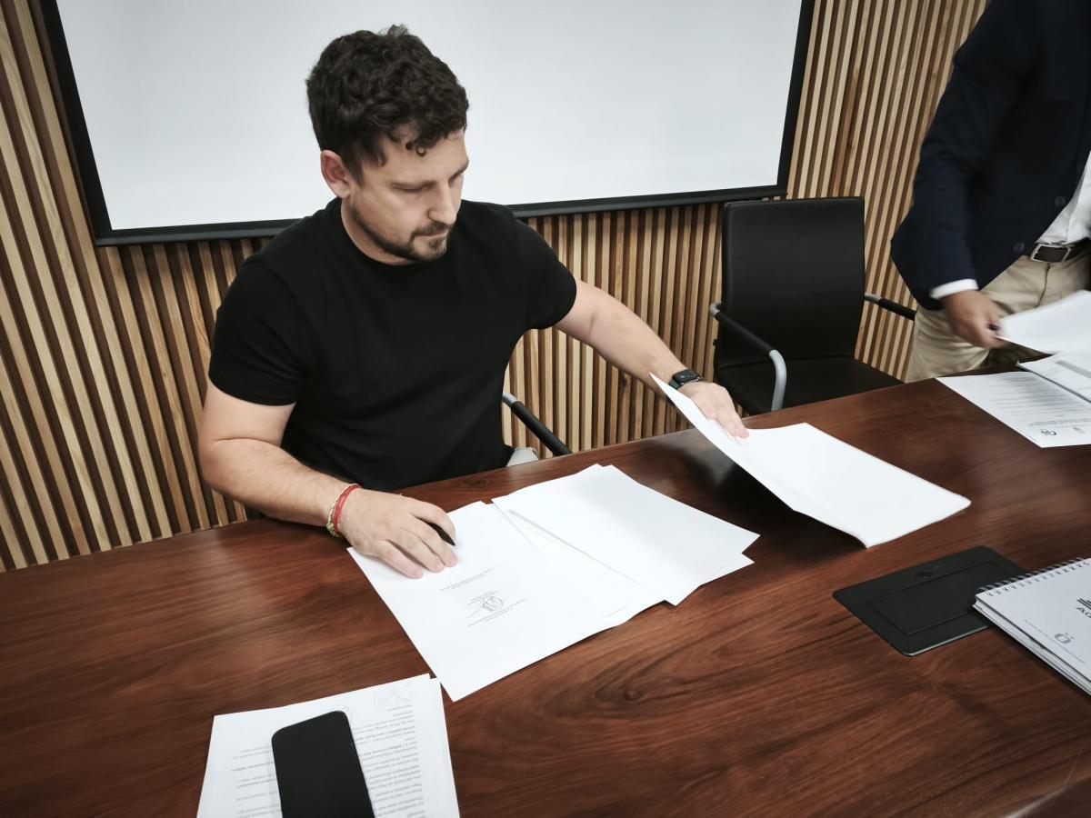 Nuevas inversiones en calles, vivienda, deporte y empleo tras el pacto presupuestario en Pego