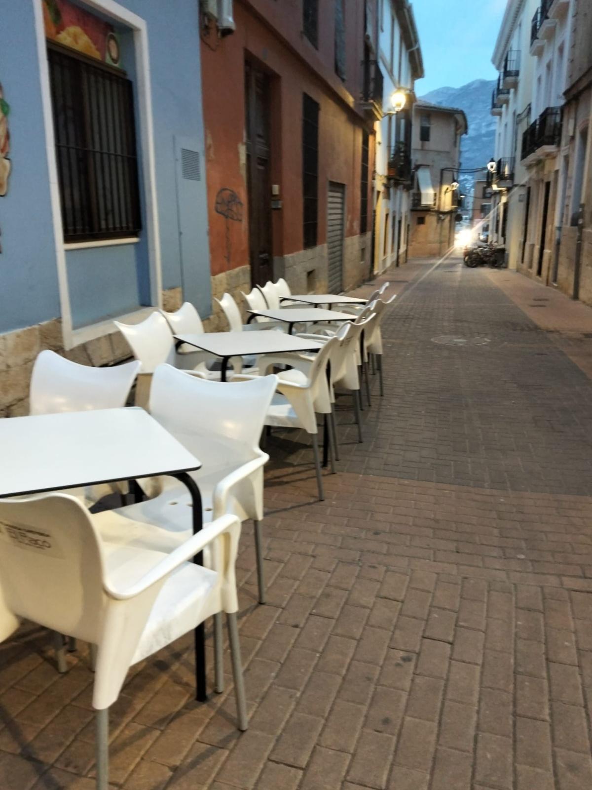 Una Dénia desierta por la Roja