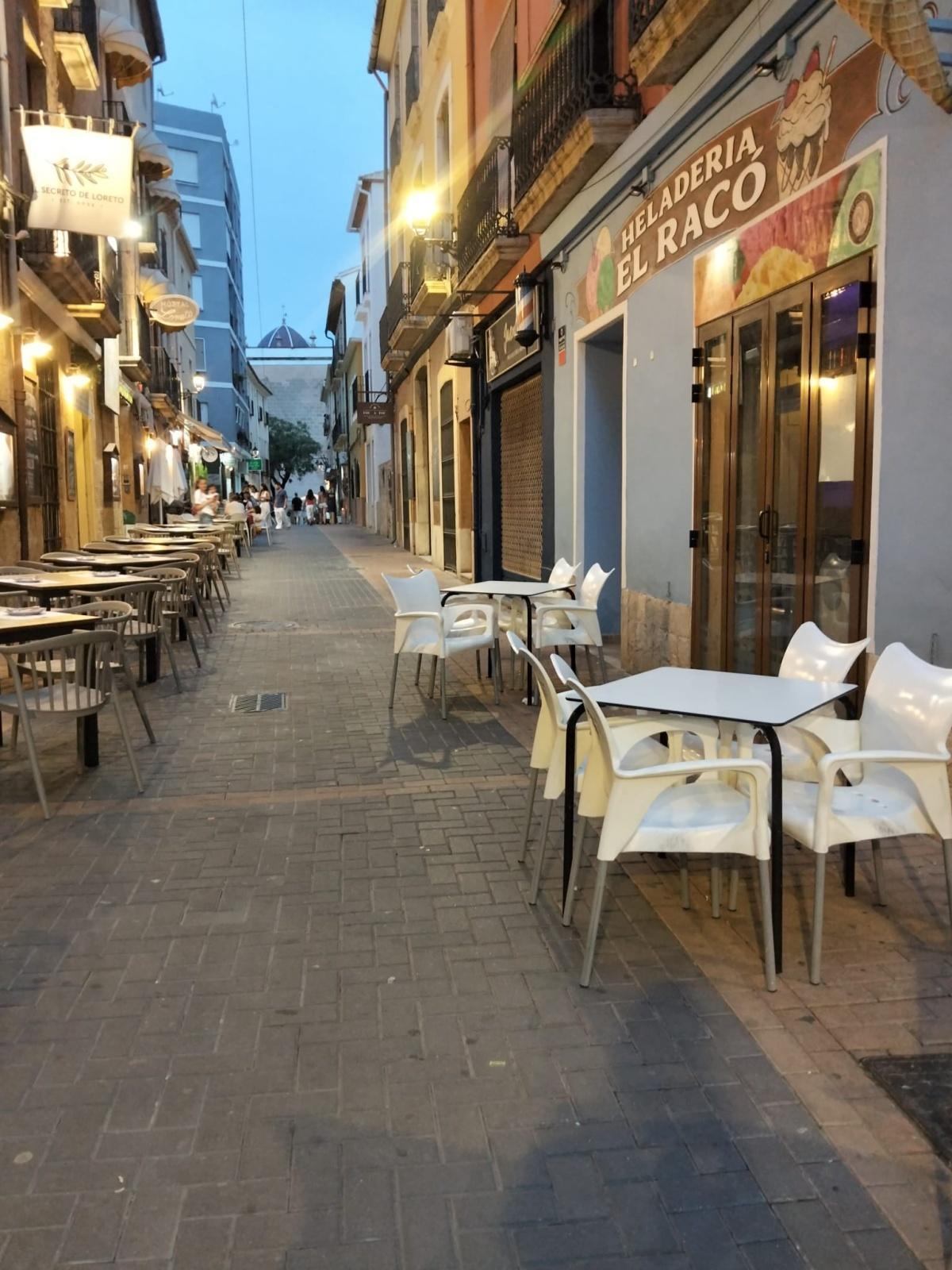 Una Dénia desierta por la Roja