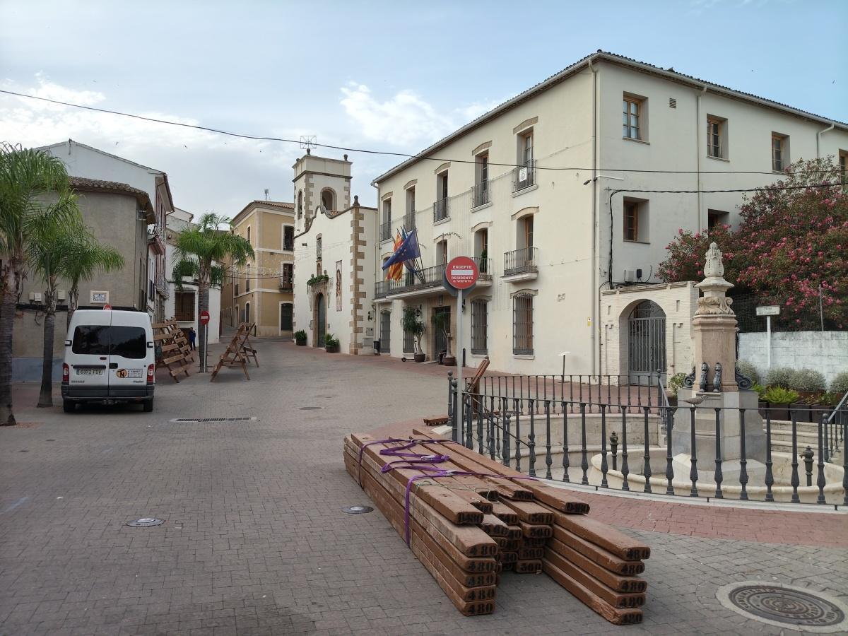 Els carrers d'Ondara ja es transformen per a les Festes de Sant Jaume Els carrers d'Ondara ja es transformen per a les Festes de Sant Jaume