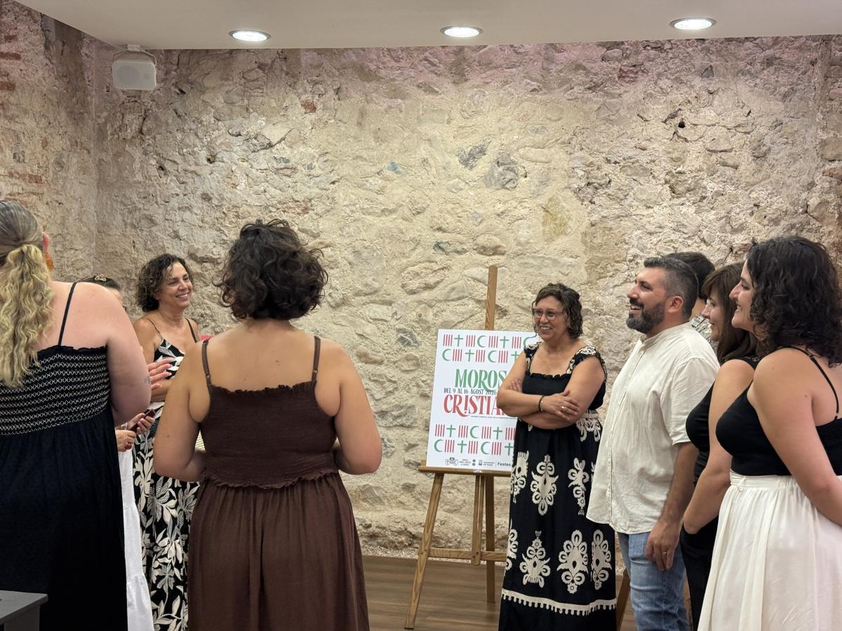 El Verger presenta el cartell oficial de les Festes de Moros i Cristians 2026, una imatge que simbolitza la convivència entre dos bàndols i una única festa