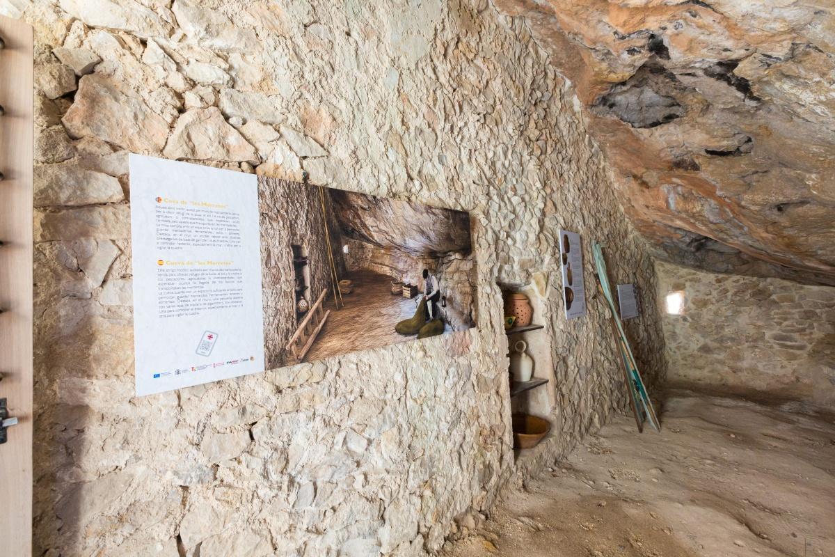De refugi de contrabandistes a museu viu: el Poble Nou de Benitatxell organitza visites a la cova de les Morretes