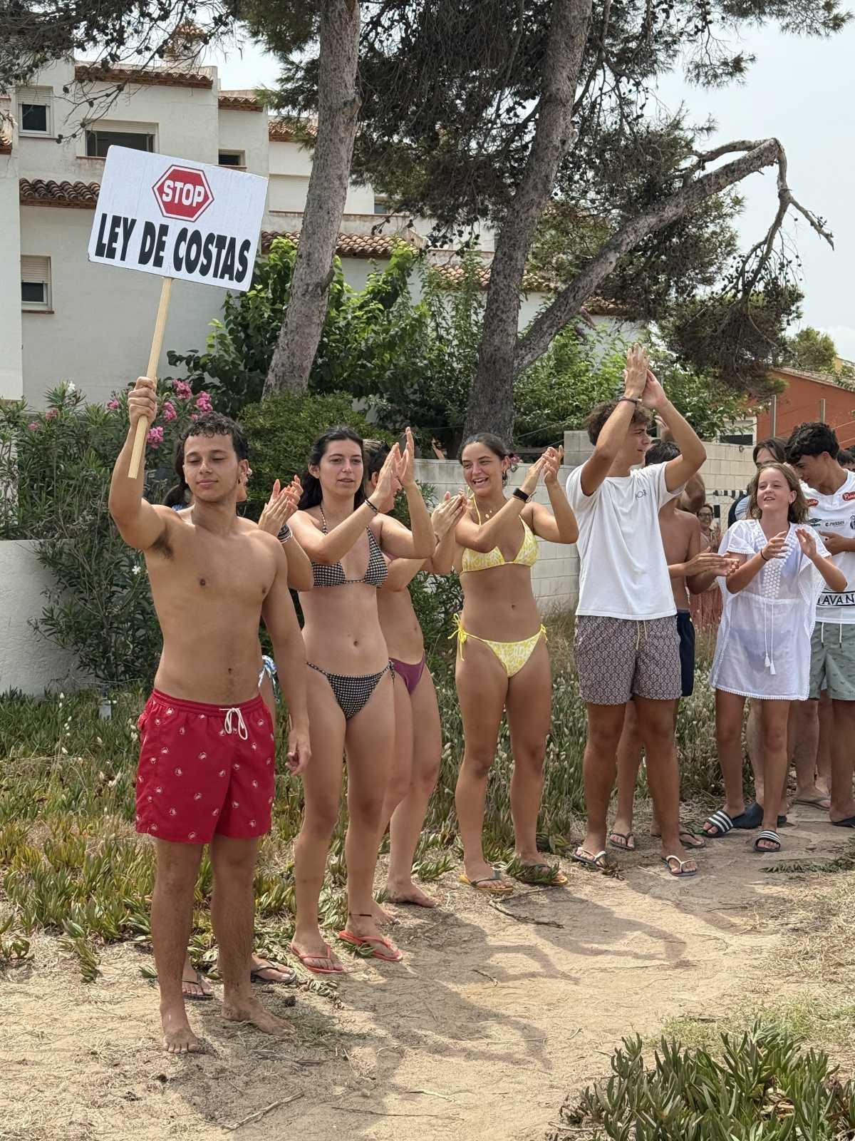 El conseller afirma en Dénia que recurrirá la reforma del Reglamento de Costas y llegarán hasta el Supremo para apoyar a los afectados 