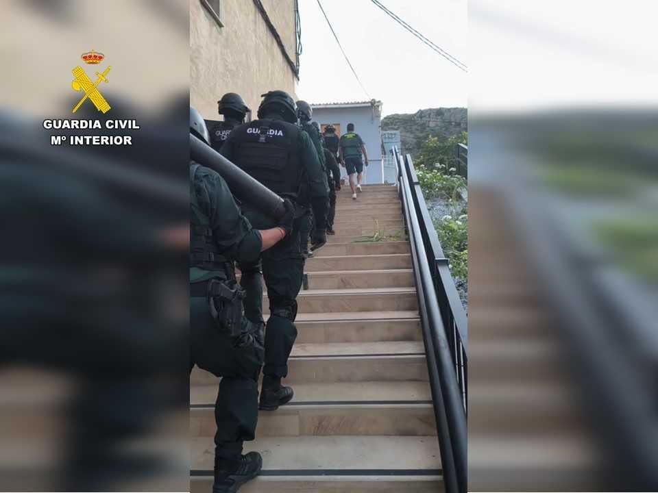 Desarticulado un grupo criminal dedicado al cultivo de marihuana en la Marina Alta