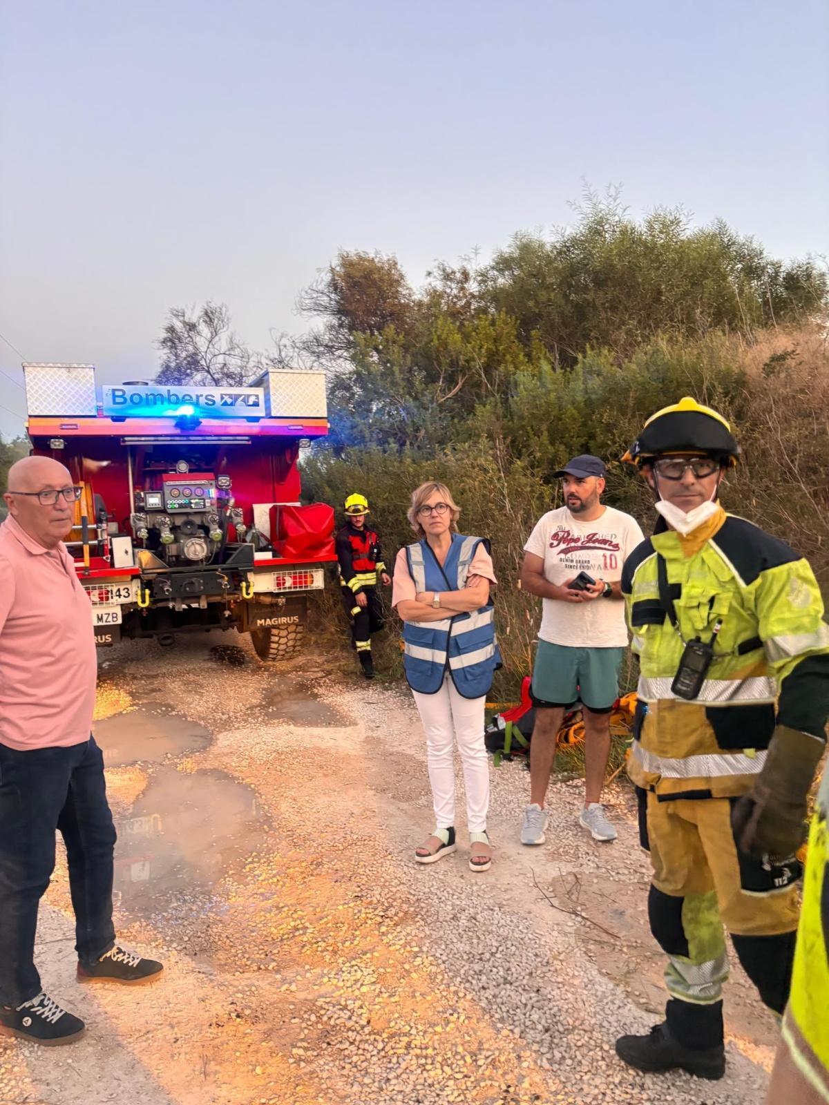 Extinguido un incendio de vegetación en la zona del Saladar de Xàbia
