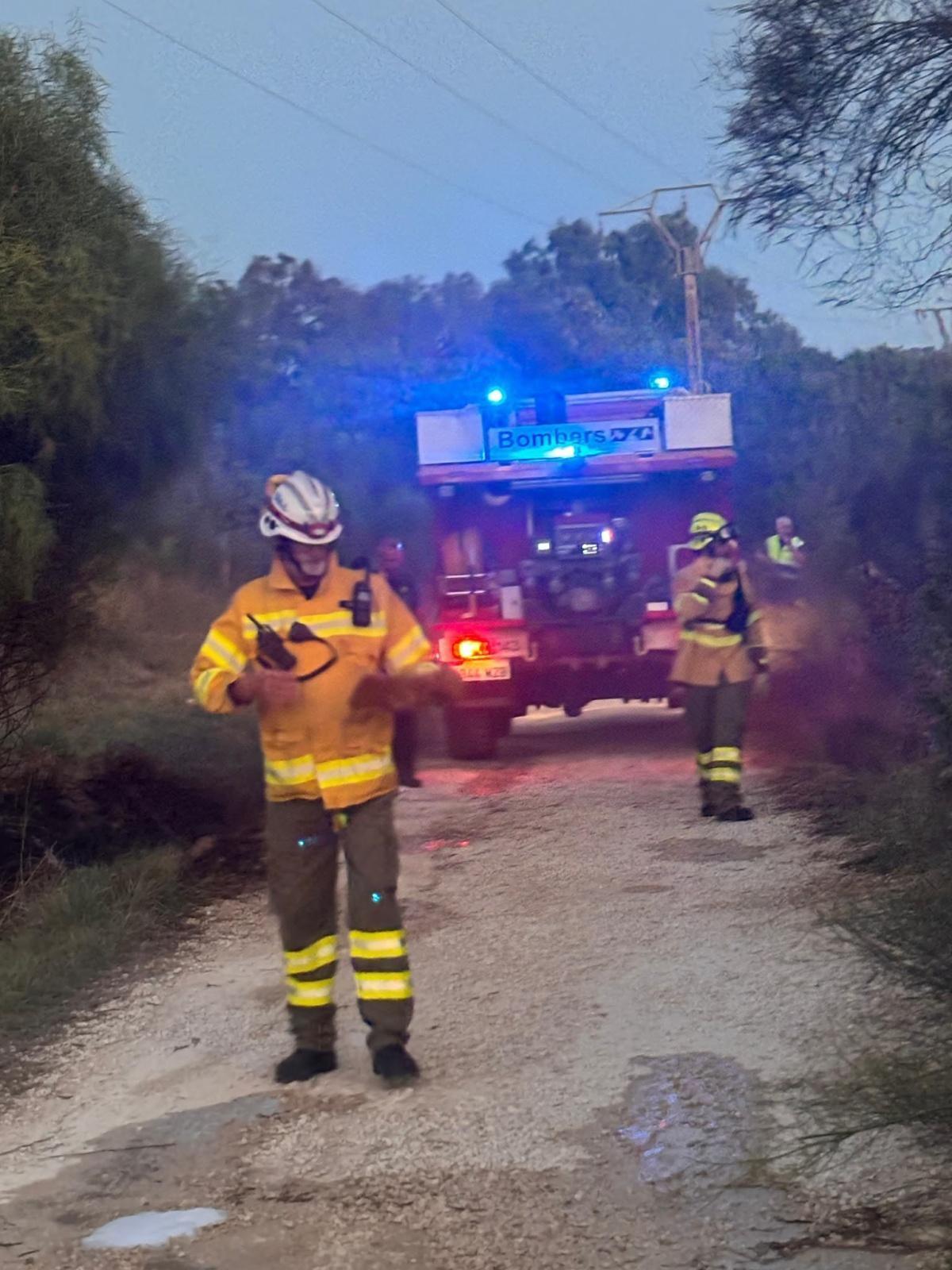 Extinguido un incendio de vegetación en la zona del Saladar de Xàbia