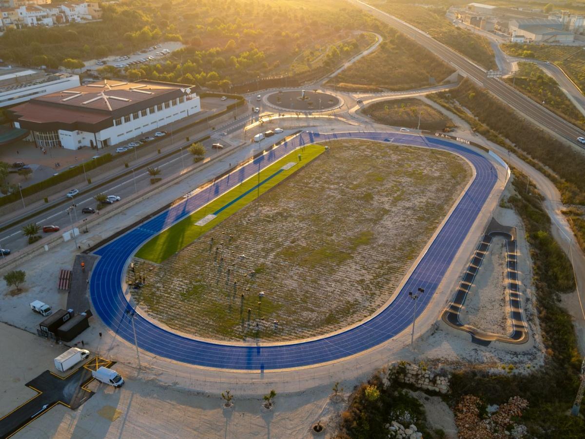 Benissa estrena la pista de atletismo ‘Paco Sacha’ tras años de reivindicación
