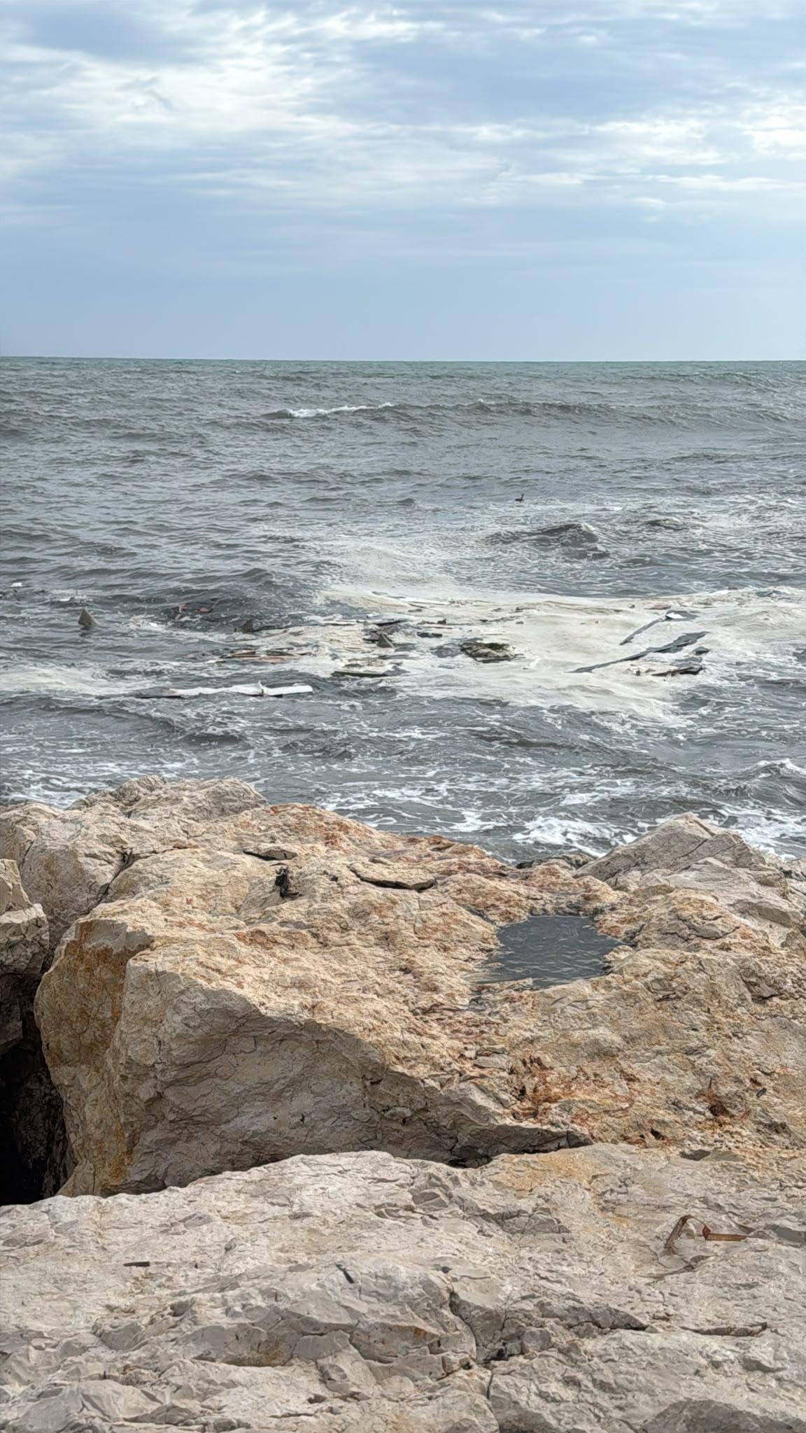 Las impactantes imágenes del velero destrozado en el Puerto de Dénia Las impactantes imágenes del velero destrozado en el Puerto de Dénia