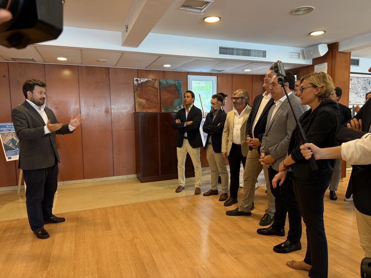 Pérez Llorca visita las obras del Puerto de Xàbia Pérez Llorca visita las obras del Puerto de Xàbia