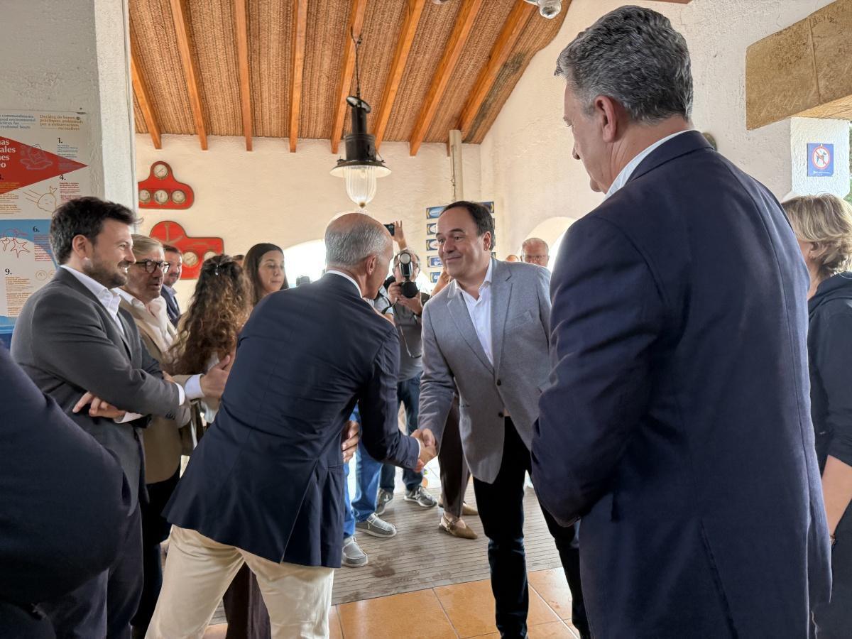 Pérez Llorca visita las obras del Puerto de Xàbia Pérez Llorca visita las obras del Puerto de Xàbia