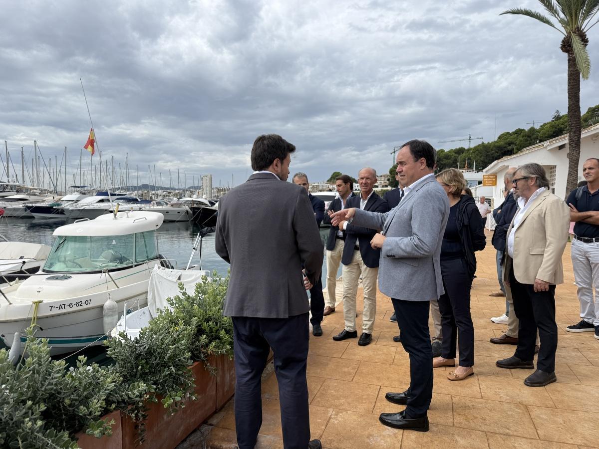 Pérez Llorca visita las obras del Puerto de Xàbia