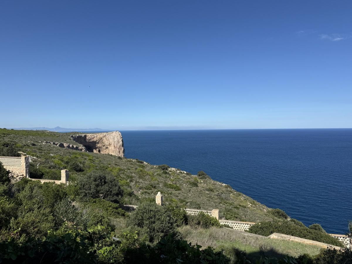 El faro del Cap de Sant Antoni abre sus puertas y estrena un nuevo mirador sobre el Mediterráneo El faro del Cap de Sant Antoni abre sus puertas y estrena un nuevo mirador sobre el Mediterráneo