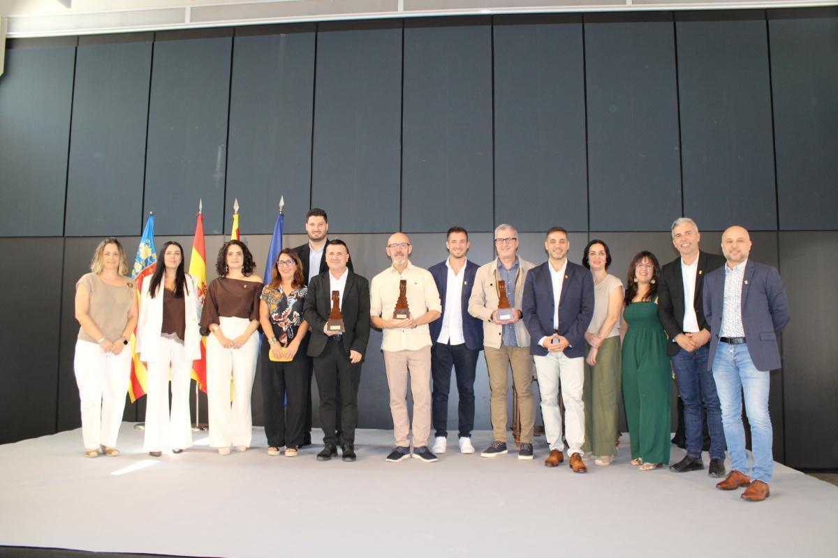 Ondara celebra el 9 d’Octubre amb una gran participació i distingeix Sergi Mallol, Antonio Torres i Josep Alemany Ondara celebra el 9 d’Octubre amb una gran participació i distingeix Sergi Mallol, Antonio Torres i Josep Alemany