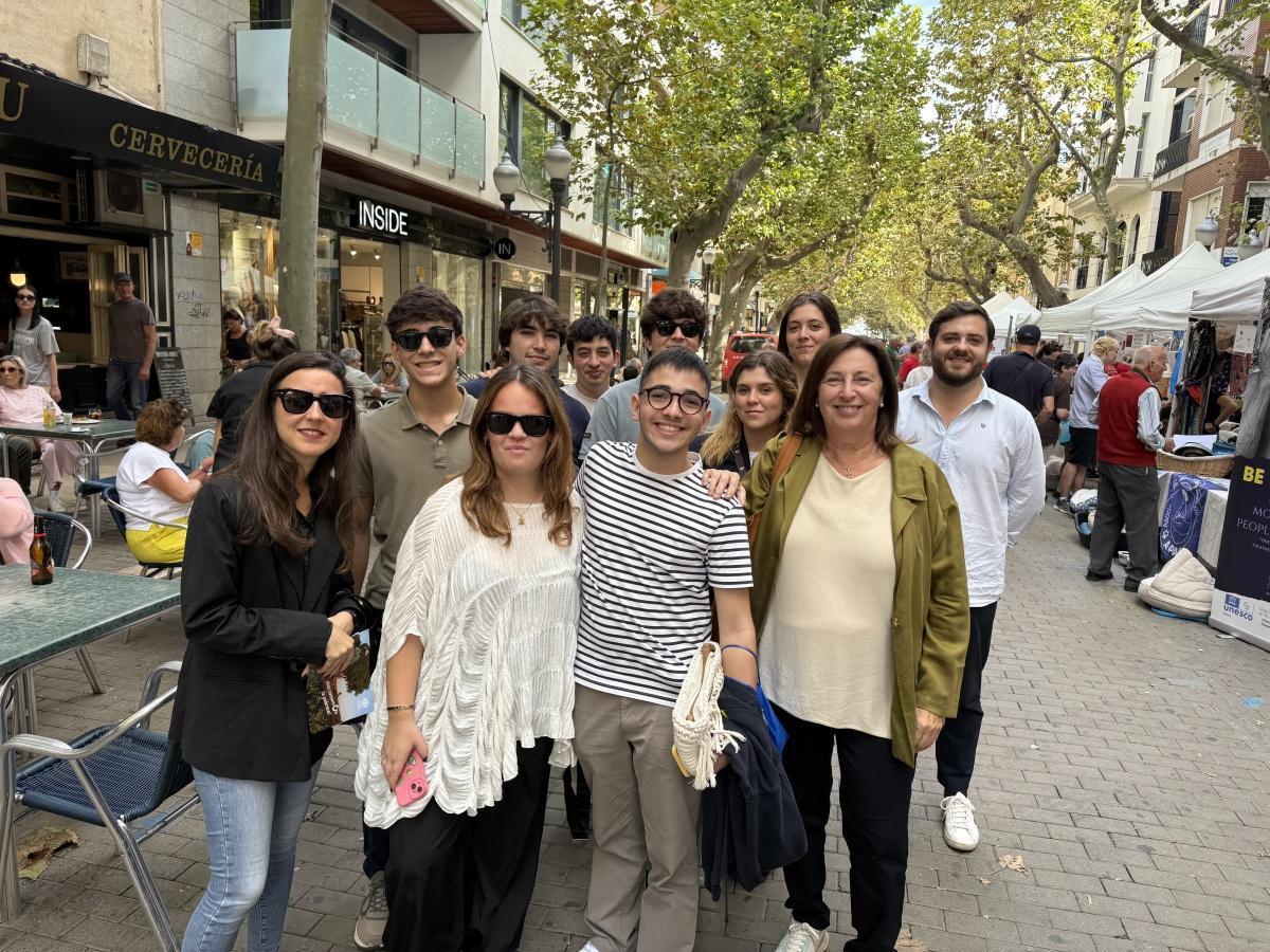 Dénia sale a la calle para dar voz a sus asociaciones y llenar la ciudad de solidaridad