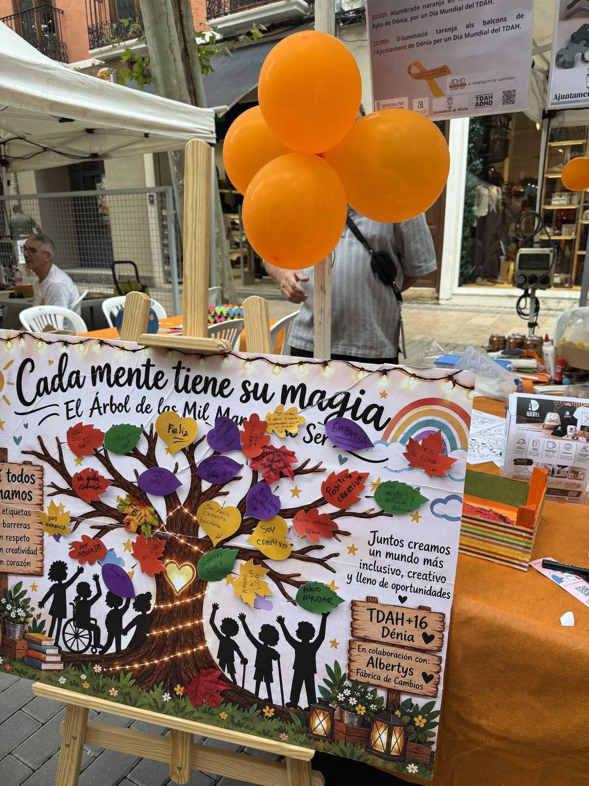 Dénia sale a la calle para dar voz a sus asociaciones y llenar la ciudad de solidaridad