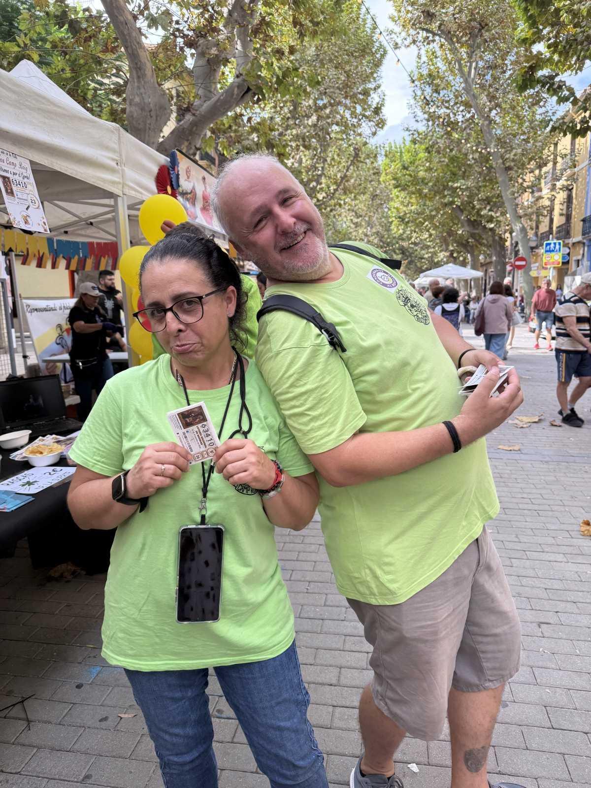 Dénia sale a la calle para dar voz a sus asociaciones y llenar la ciudad de solidaridad