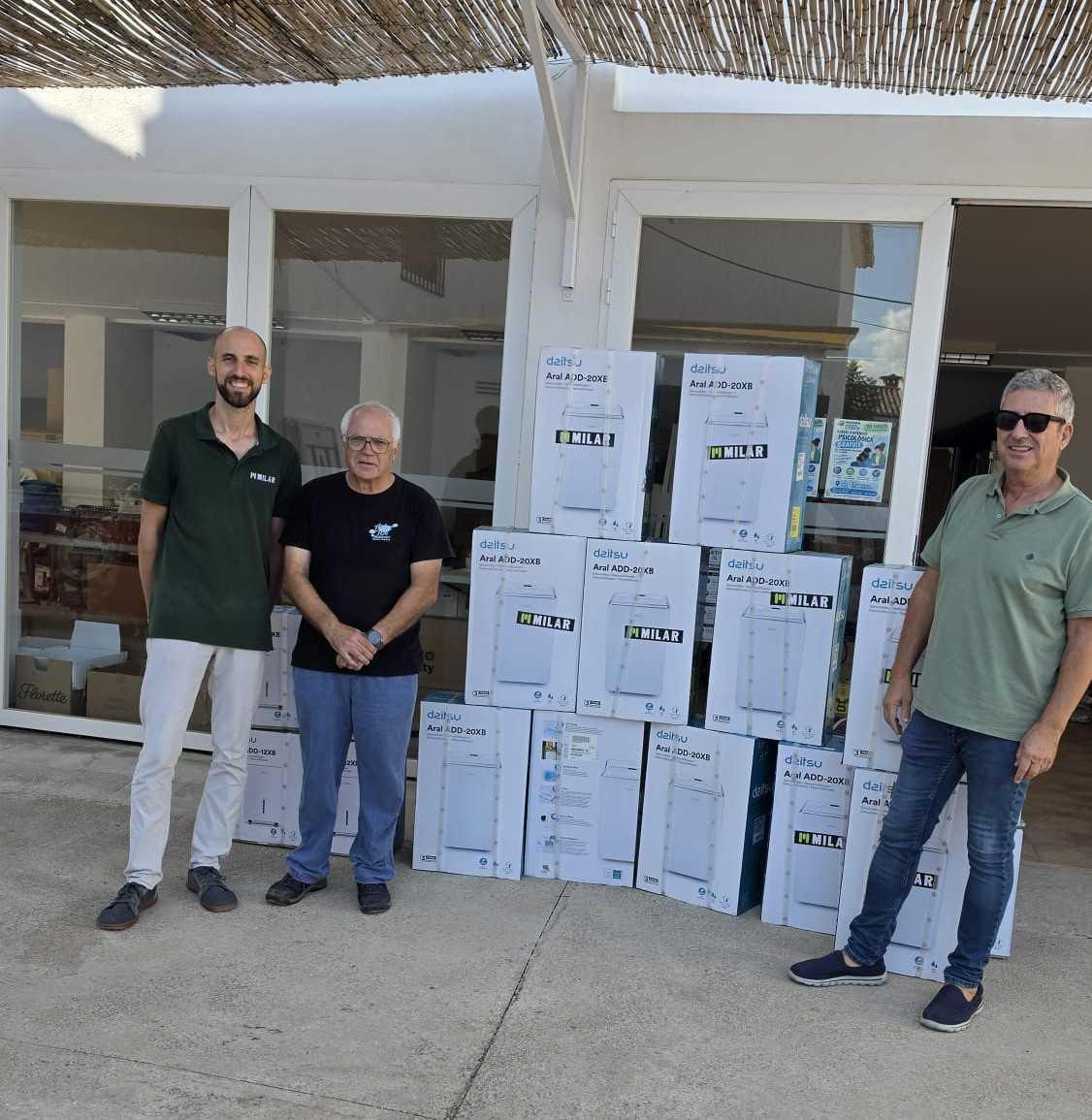 Una oleada de solidaridad inunda Els Poblets: Milar ha llegado cargado de deshumidificadores Una oleada de solidaridad inunda Els Poblets: Milar ha llegado cargado de deshumidificadores