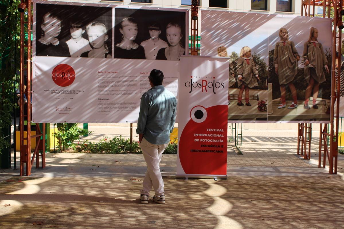 Dénia se llena de fotografía contemporánea con una nueva edición de Ojos Rojos