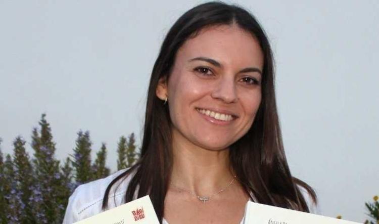 SuperLola llega para inspirar a niños y familias a comer mejor en el primer libro de Ángela Devesa