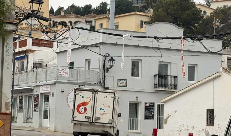 Un camión arranca el cableado de Telefónica de La Pedrera de Dénia