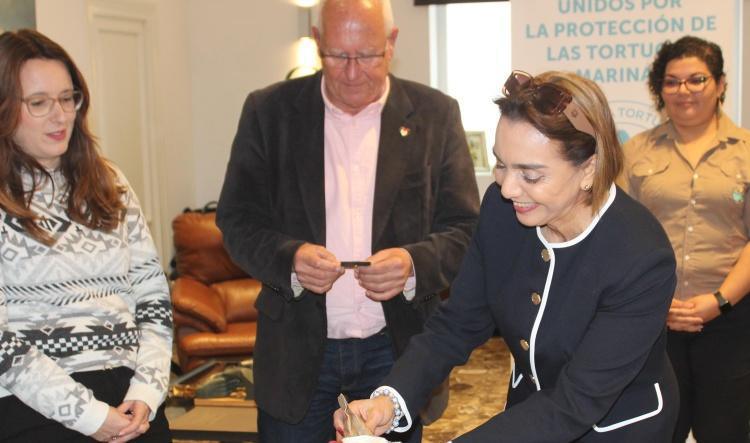 Costa y Rica ya nadan por la bahía de Dénia