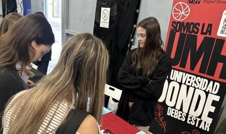 Dénia saca la Feria del Estudiantado a la calle para hacerla más abierta y accesible a los jóvenes