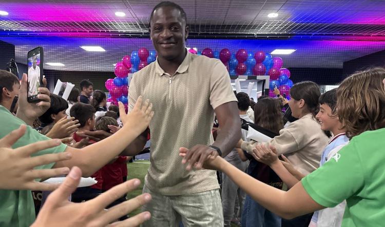 Jugadores del Levante llegan al Verger para presentar la peña de la Marina Alta