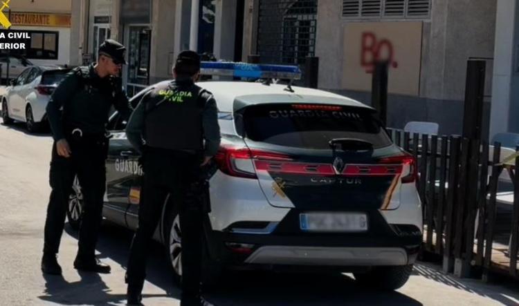 Detenido por cometer más de una veintena de hurtos al descuido en establecimientos de la Marina Alta