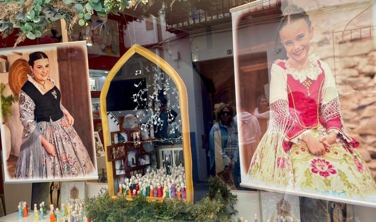 Los escaparates toman Benissa y convierten las fiestas en un espectáculo de creatividad local