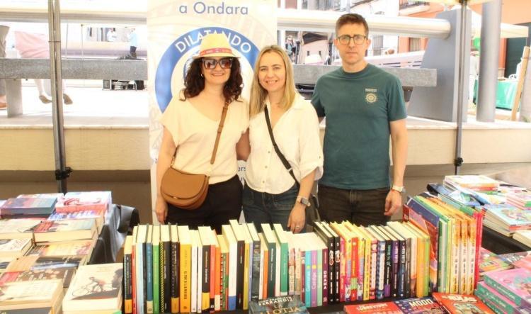 Gran resposta de públic ondarenc en la Fira del Llibre que clausura el Mes del Llibre
