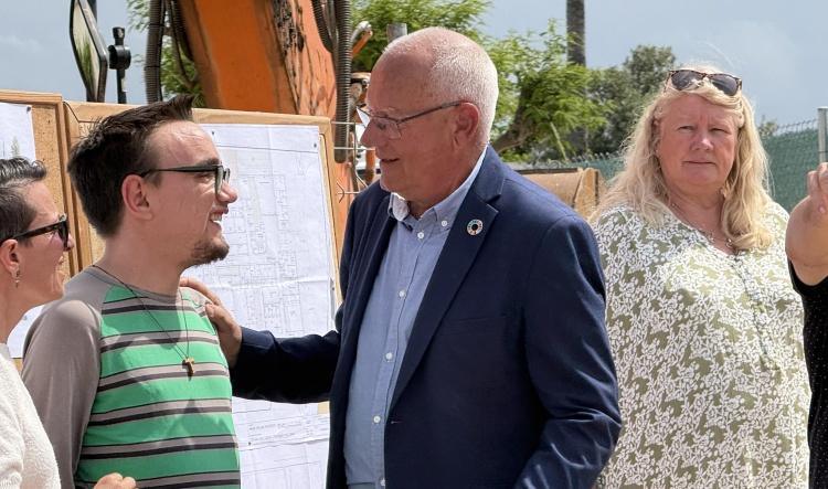 Tras dos décadas de reivindicaciones llega la primera piedra del Colegio Raquel Payà en Dénia