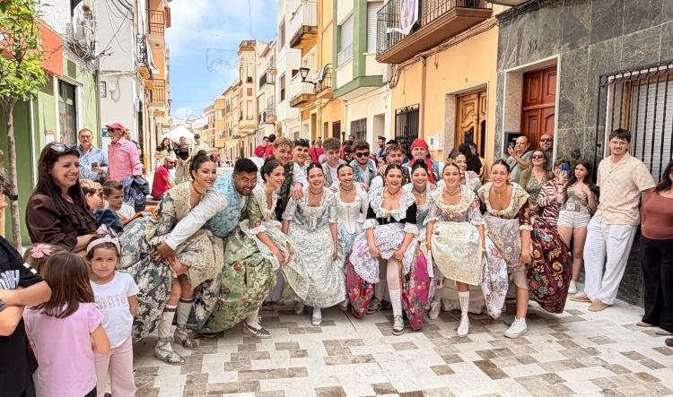 El alcalde de San Pancracio en Benitatxell impone el amarillo como requisito para el día de disfraces