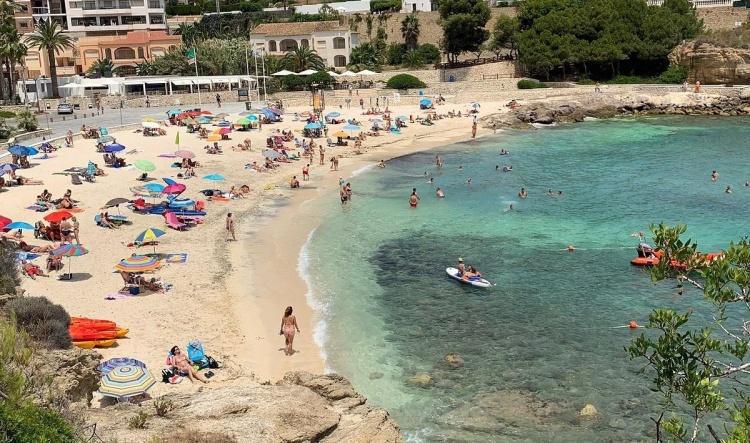 Benissa refuerza las actuaciones en la playa de La Fustera y garantiza la calidad del agua para el baño
