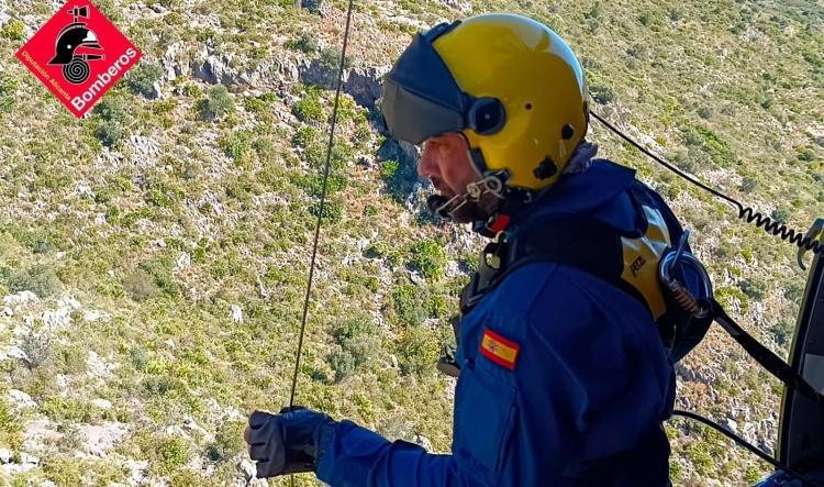 Rescatado un senderista de 83 años tras sufrir una lesión en una senda de montaña de Tormos