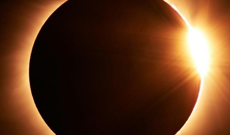 Expertos recuerdan cómo observar de forma segura el eclipse solar