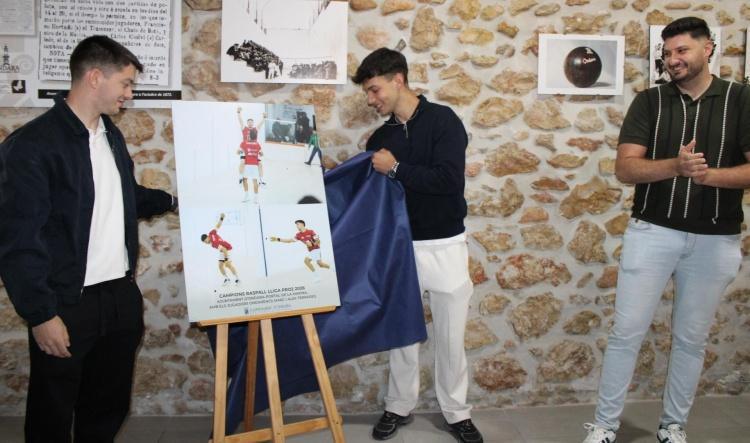 Ondara celebra el títol dels germans Terrades amb un emotiu homenatge al trinquet municipal