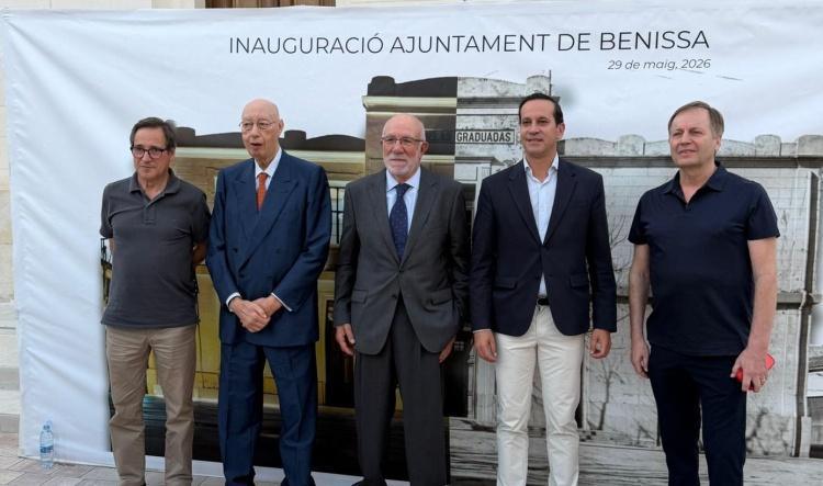 Los alcaldes de la historia democrática de Benissa se reúnen en una multitudinaria inauguración del Ayuntamiento