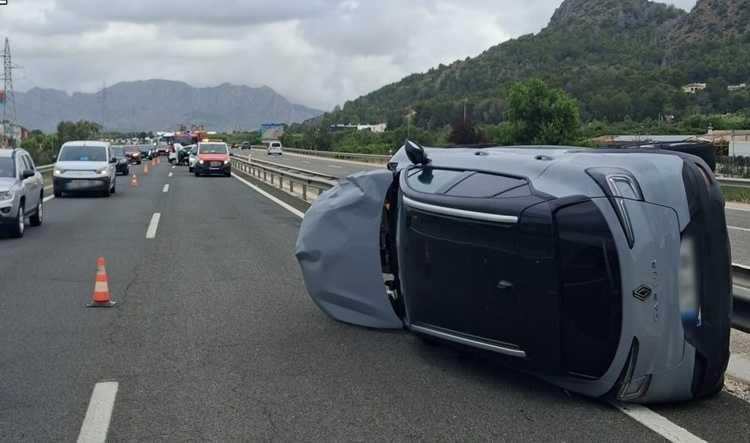 Investigan a un conductor fugado tras ocasionar un accidente en la AP7 a la altura de Pedreguer