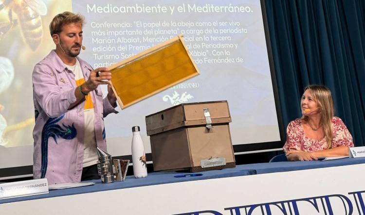 Las abejas toman la palabra en Casa Mediterráneo de la mano de Miel Montgó y Vistanova TV