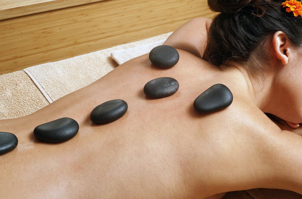 Massage aux pierres chaudes Massage aux pierres chaudes