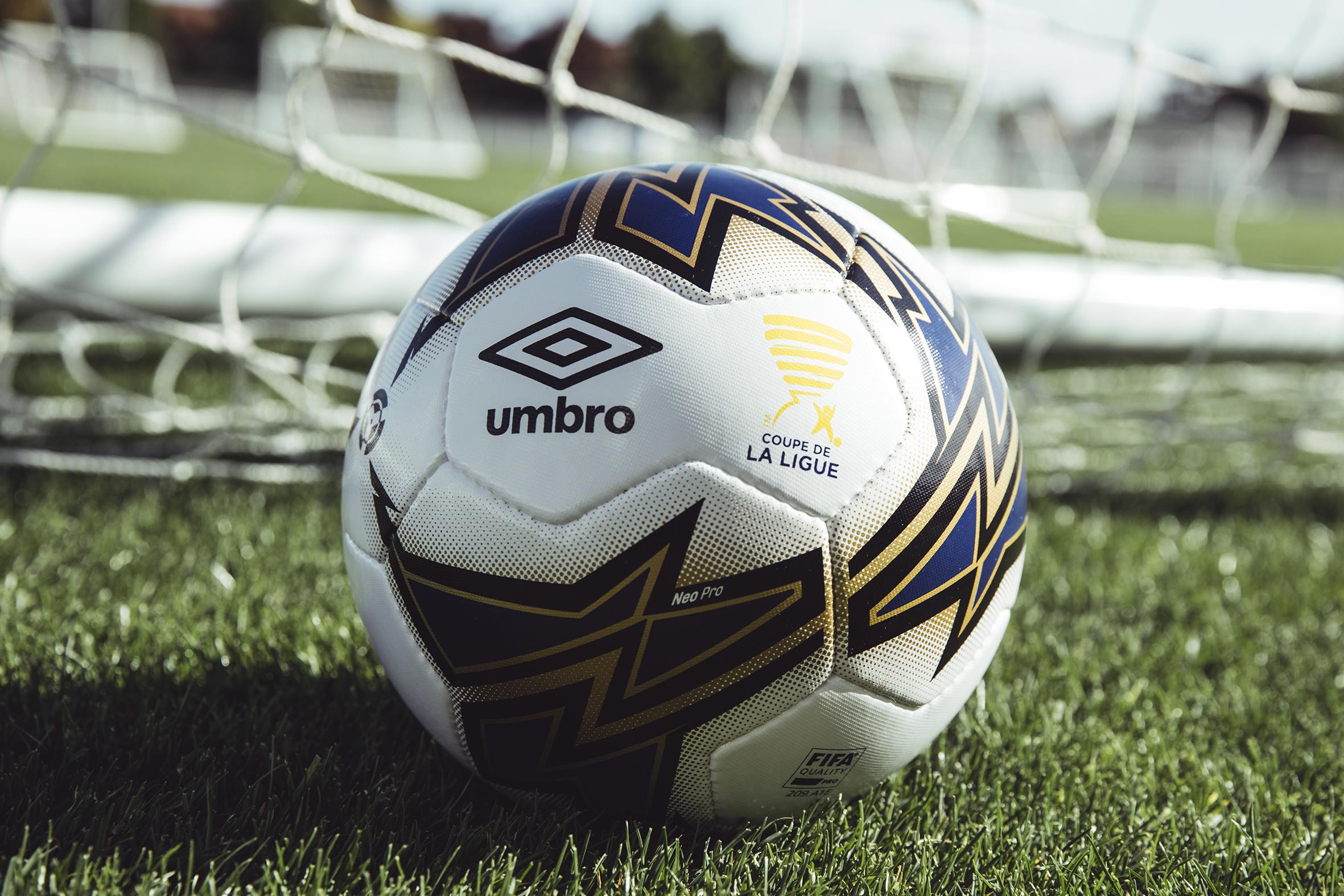 UMBRO Ballon Officiel Jaune/Bleu Coupe de la Ligue Pro UMBRO Ballon Officiel Jaune/Bleu Coupe de la Ligue Pro