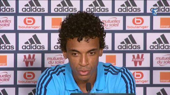 OM : Luiz Gustavo tape du poing sur la table