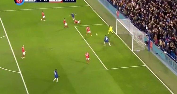 Chelsea : l'énorme raté d'Alvaro Morata face à Nottingham Forest (vidéo)