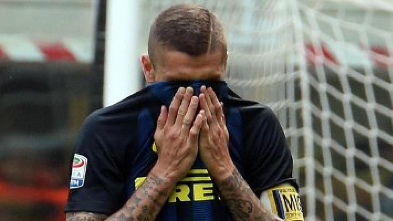 Les supporters de l'Inter Milan réclament le départ de Mauro Icardi