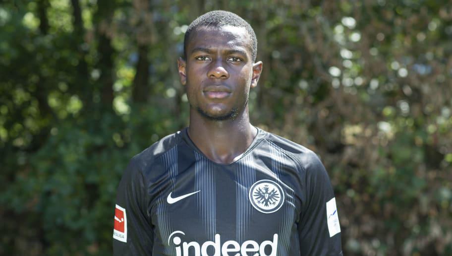 Le PSG suit de près Evan N'Dicka (Eintracht Francfort)