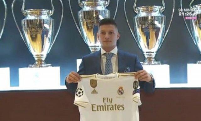 Real Madrid : Luka Jovic parle de la concurrence avec Karim Benzema