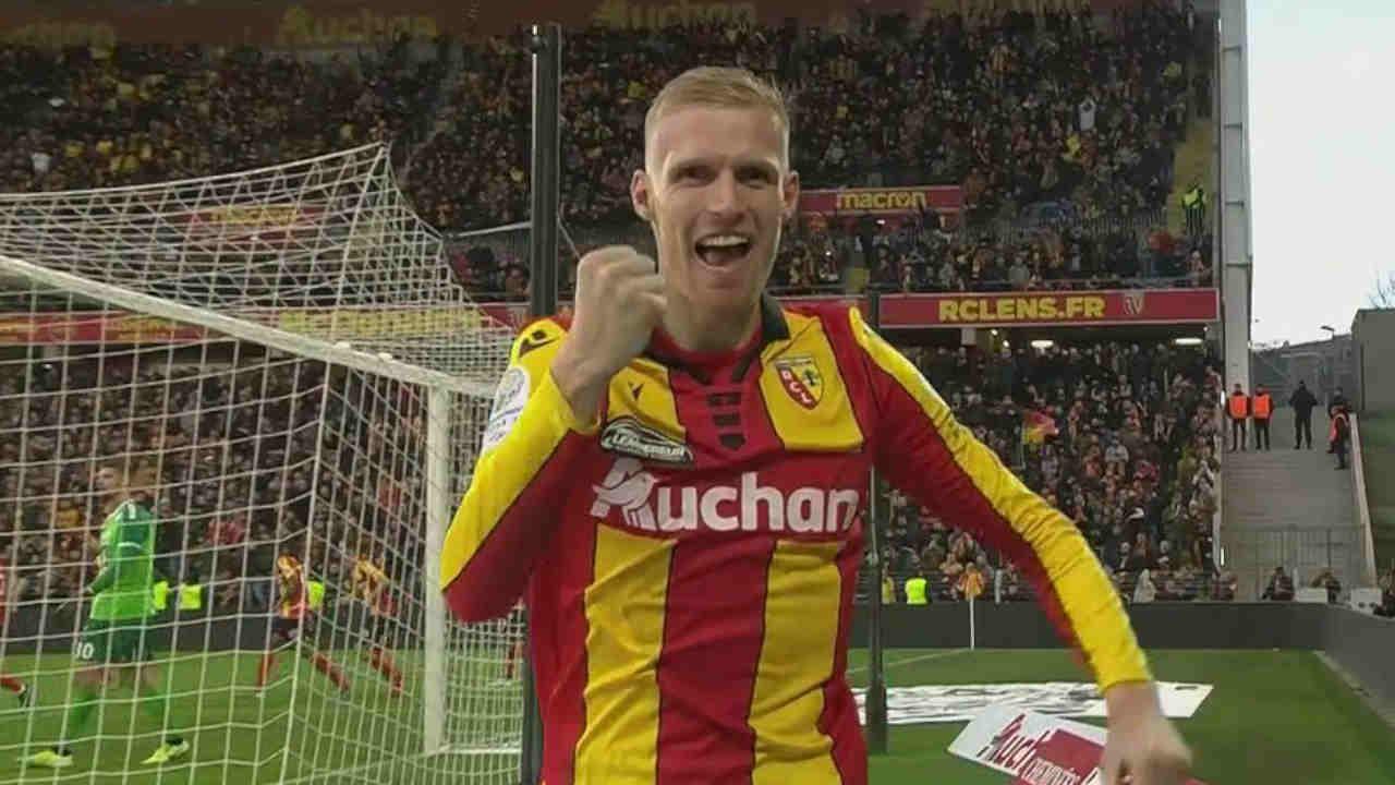 Gaëtan Robail avec le maillot du RC Lens