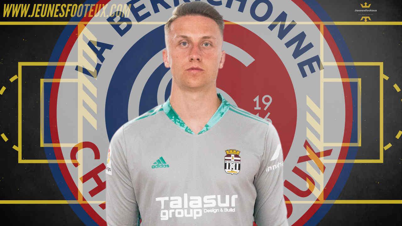 Ici sous le maillot de Carthagene où il est prêté, Bulka pourrait être rappelé et envoyé à Châteauroux par le PSG