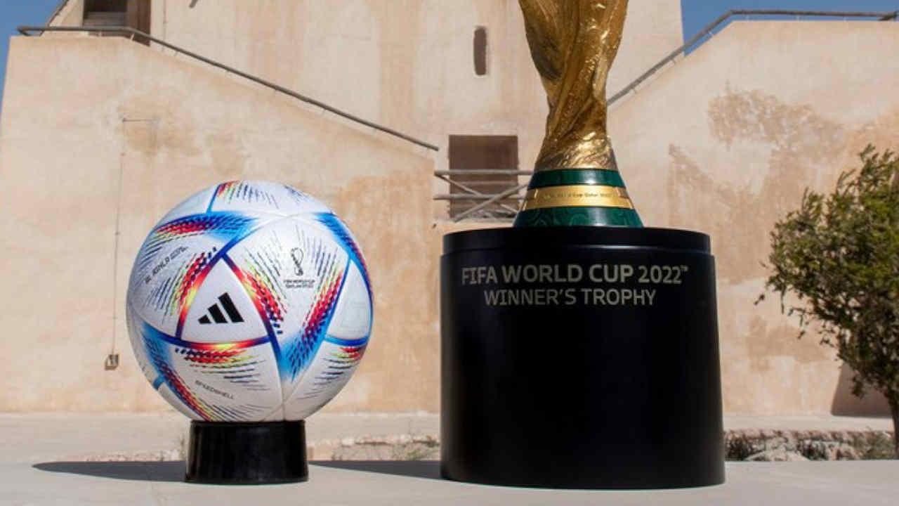 adidas dévoile un nouveau ballon (Al Hilm) aux couleurs du Qatar pour les  1/2 et la finale de la Coupe du Monde 2022 